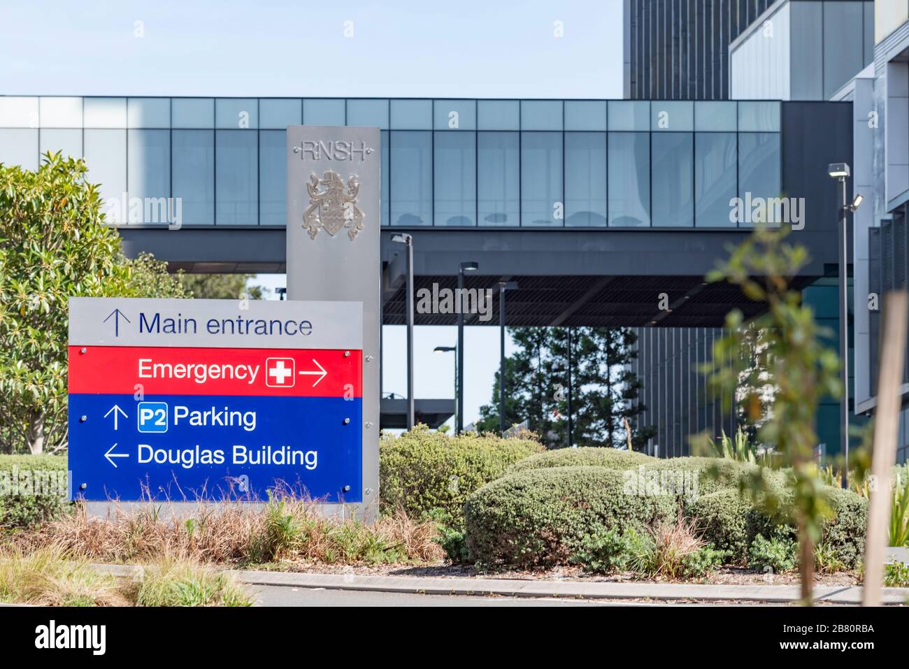 A large sign pointing to emergency and main entrances at Royal North Shore Hospital (RNSH) in St Leonards, Sydney, New South Wales, Australia Stock Photo