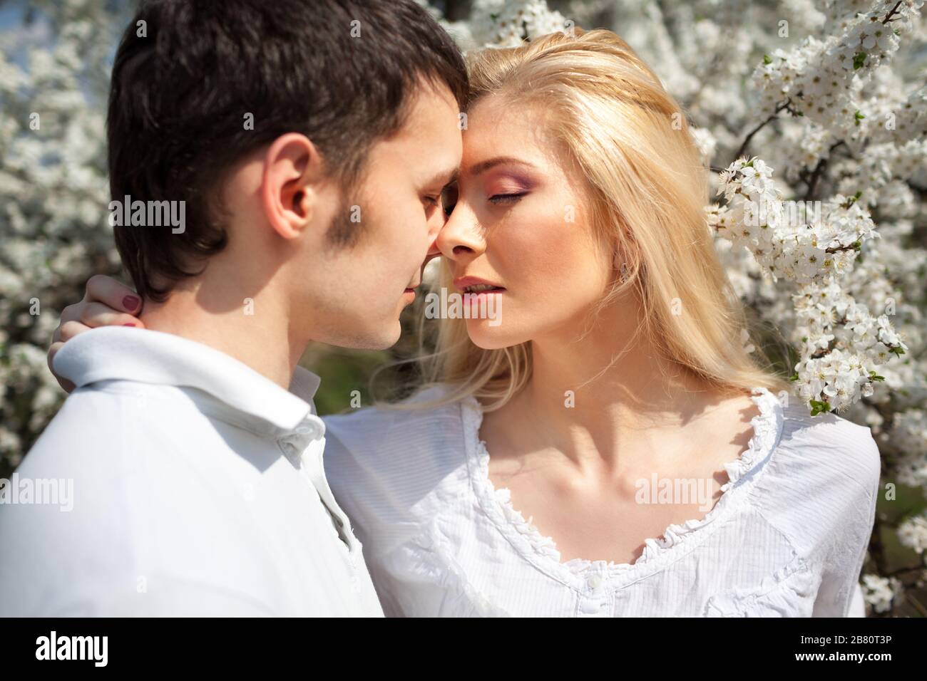 Couple kissing at blooming tree hi-res stock photography and images - Alamy