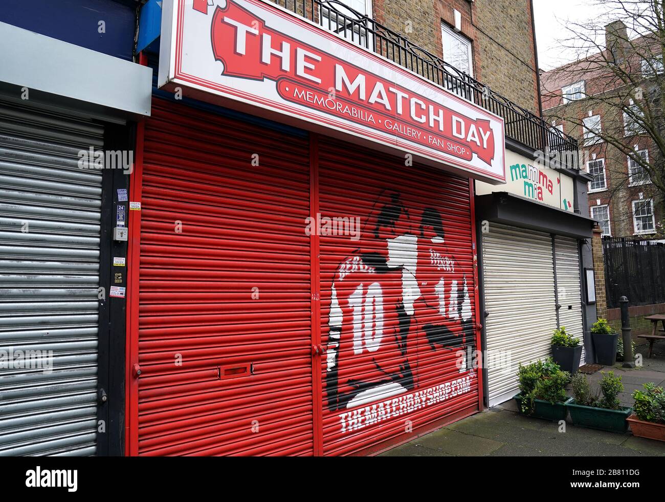 Er velkendte Relaterede repræsentant The Match Day Memorabilia Shop near the Emirates Stadium, home of Arsenal.  Premier League clubs will gather via conference call on Thursday morning to  discuss fixtures and finances amid the coronavirus pandemic.