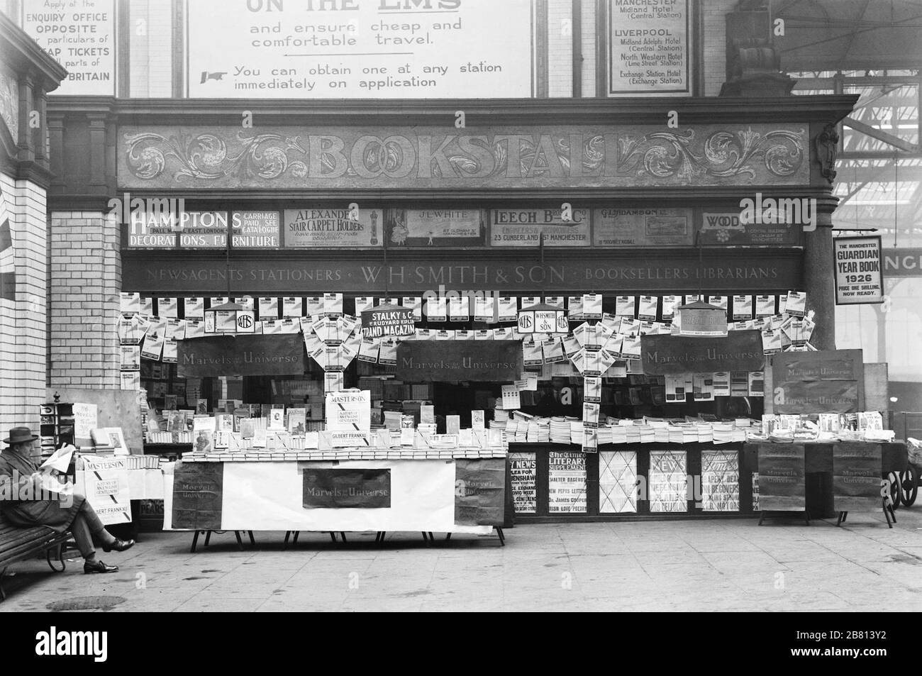 W.H.SMITH Shop at Manchester Railway Station in 1926 Stock Photo - Alamy