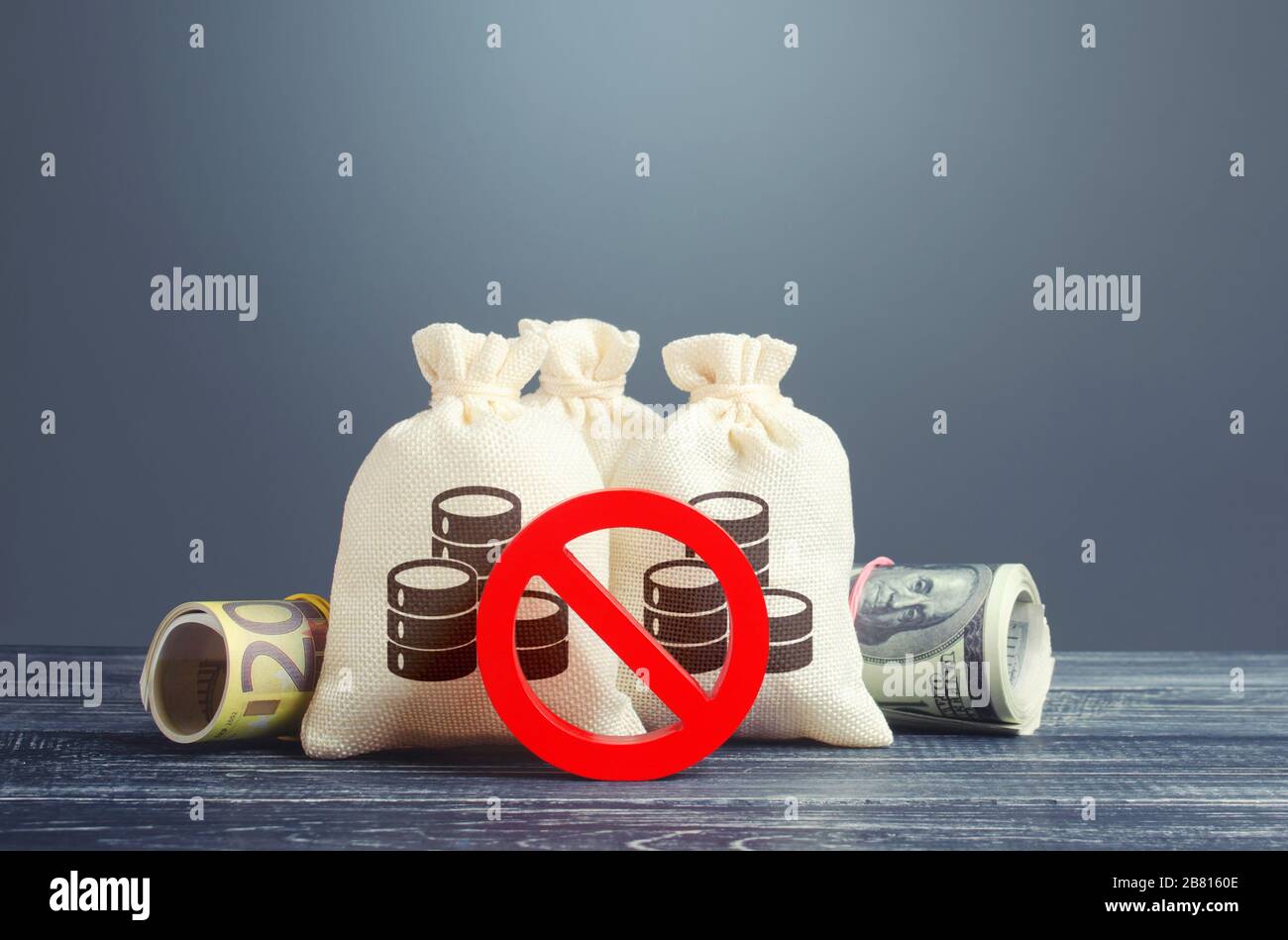 Money bags and red prohibition symbol No. Capital export outflow restrictions. Sanctions. Restriction of financial transactions. Urgent stock market c Stock Photo