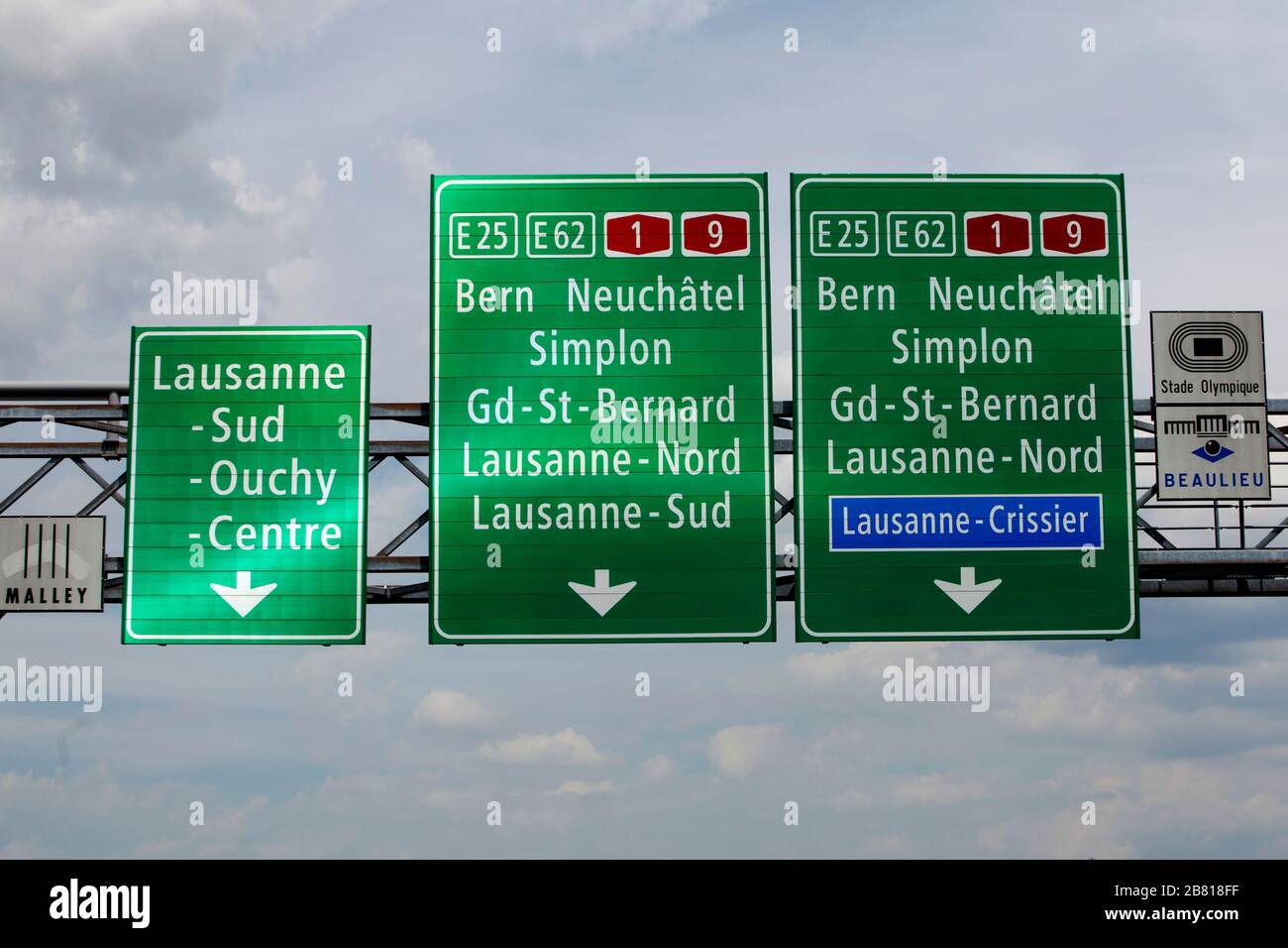 Wegweiser Richtung Lausanne Stock Photo