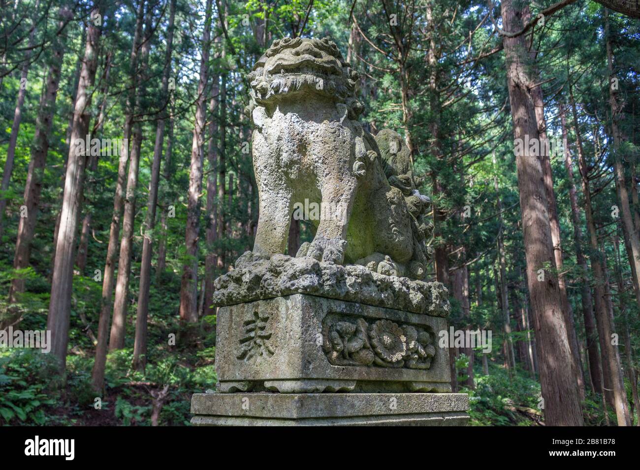 Liondog, or komainu, at Gojudanimachi Hachiman Shinto shrine near