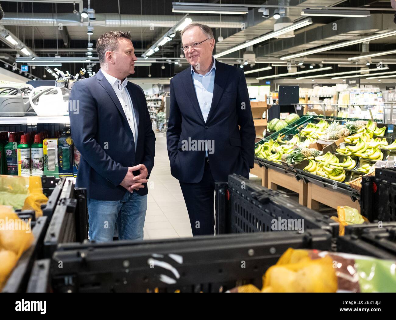 Hanover, Germany. 19th Mar, 2020. Stephan Weil, Minister President of Lower Saxony (r, SPD) and Thorsten Wucherpfenning, Managing Director of the EDEKA store are together in the market. The public life in Lower Saxony is massively affected by measures to contain the coronavirus. Many companies send their employees to the home office. Credit: Peter Steffen/dpa/Alamy Live News Stock Photo