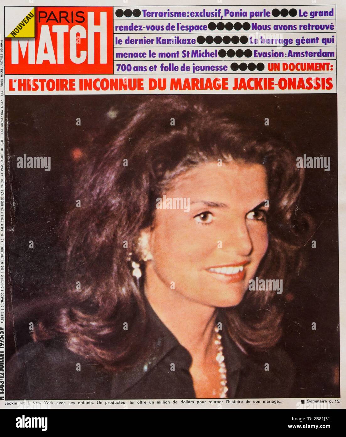 Frontpage of French news and people magazine Paris-Match, n° 1363, July 12th 1975, 'The hidden story Jackie Onassis wedding',1975, France Stock Photo