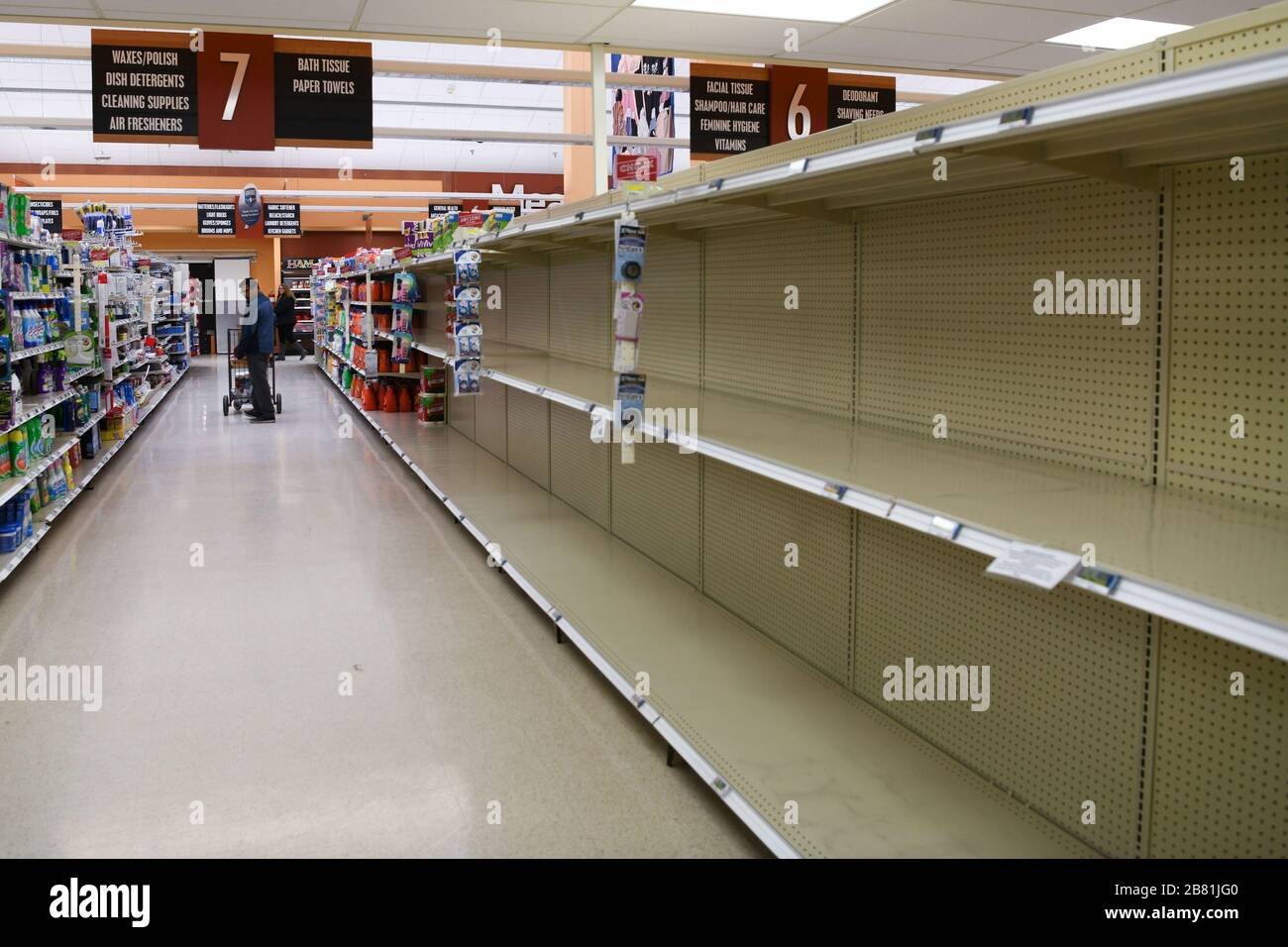 Toilet paper aisle hires stock photography and images Alamy