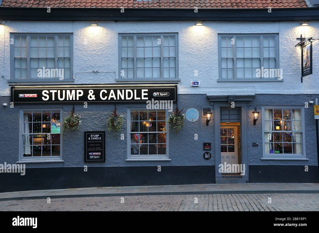 Illuminated Stump & Candle pub in the marketplace in Boston Lincolnshire. Stock Photo