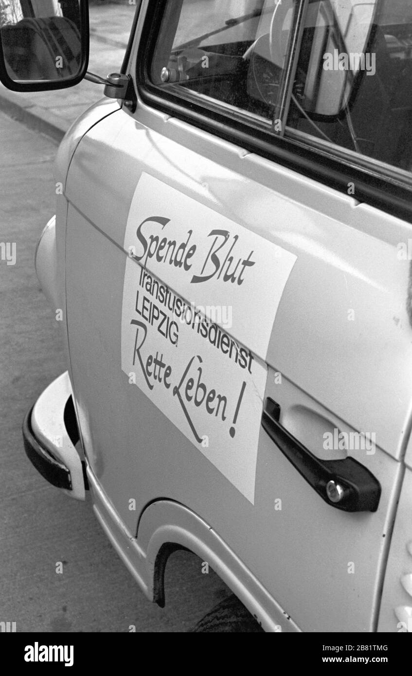 30 November 1984, Saxony, Eilenburg: A van Barkas B 1000 with the inscription 'Donate blood, save lives!' - A blood donation campaign by the Leipzig Transfusion Service took place in the 1980s in the Eilenburg District Hospital. The exact date of admission is not known. Photo: Volkmar Heinz/dpa-Zentralbild/ZB Stock Photo