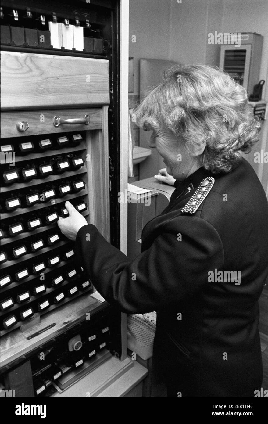 30 November 1984, Saxony, Eilenburg: In a manual point machine of the Deutsche Reichsbahn of the GDR in Eilenburg. The points are set âfrom a distanceâ by wire rope pull and physical force. Exact date of recording not known. Photo: Volkmar Heinz/dpa-Zentralbild/ZB Stock Photo