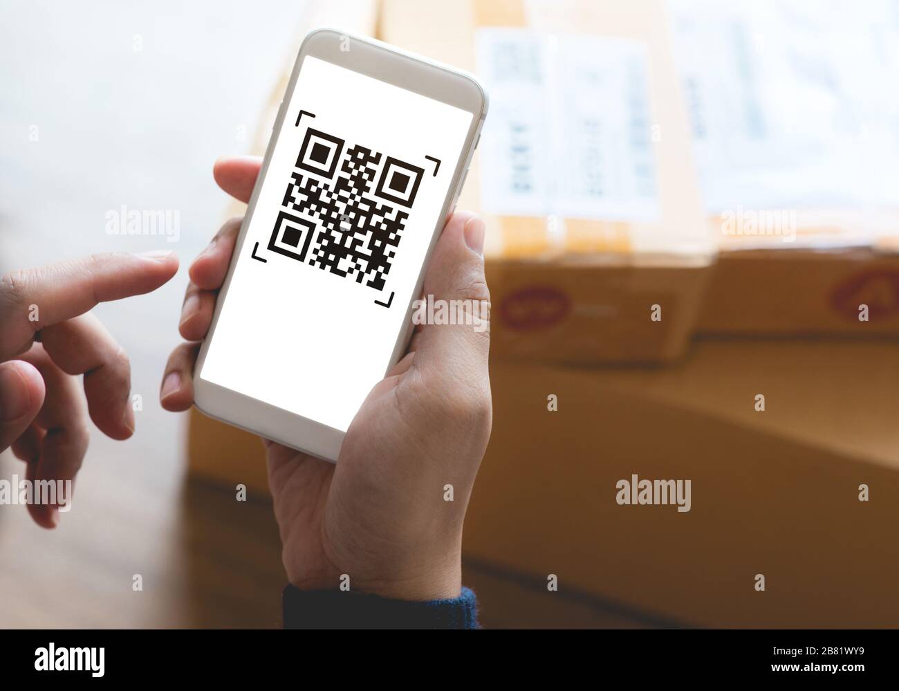 Qr code shopping hi-res stock photography and images - Alamy