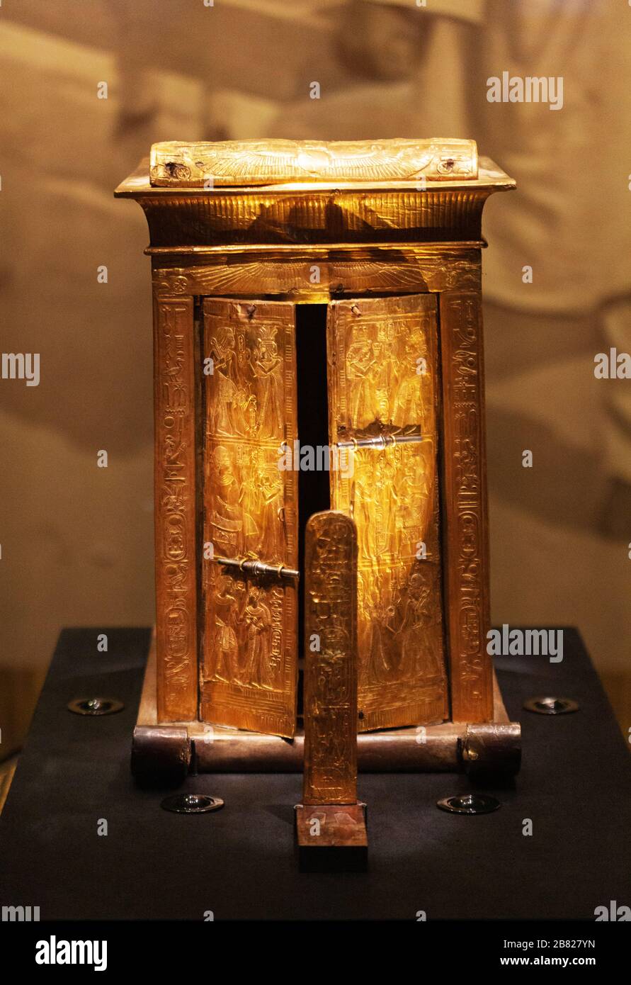 Tutankhamun tomb treasure; gilded wooden statue stand and statue shrine from Tutankhamuns tomb, Ancient egyptian treasures from ancient Egypt Stock Photo