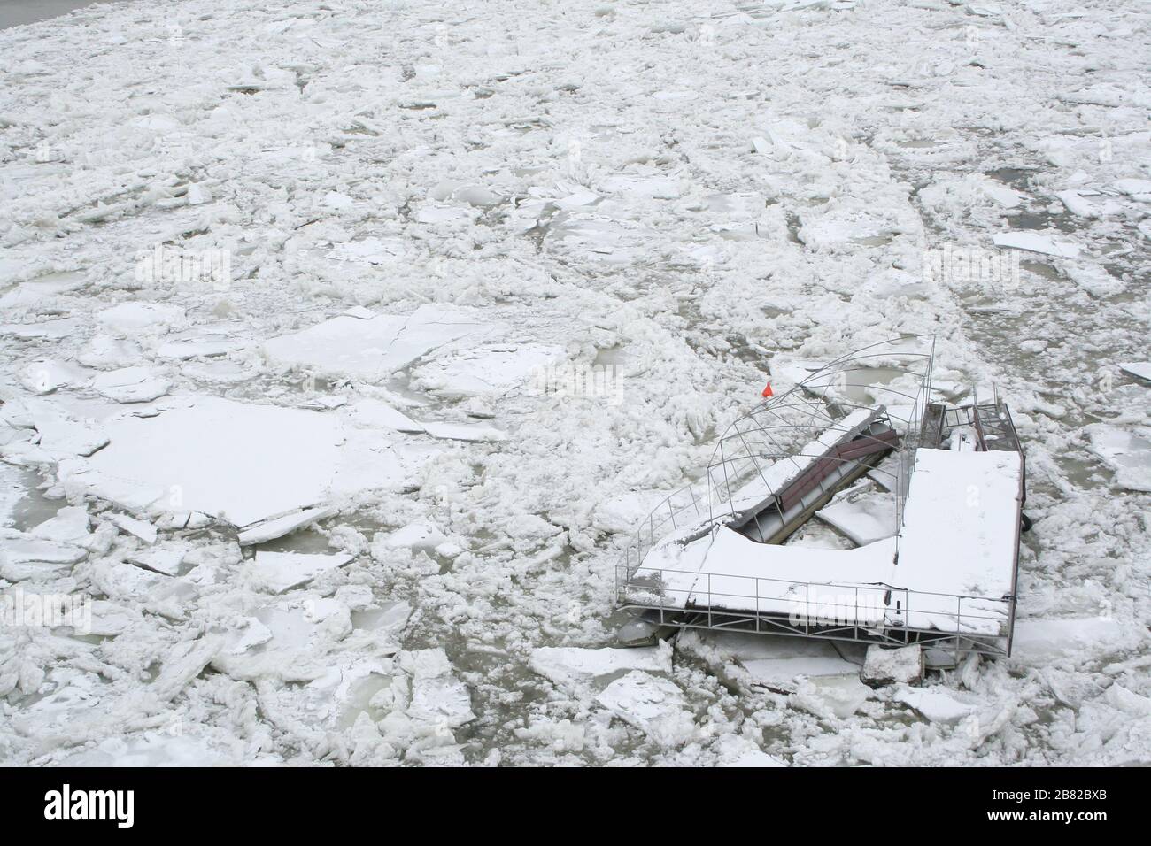 Half Broken Raft Raft ice hi-res stock photography and images - Alamy