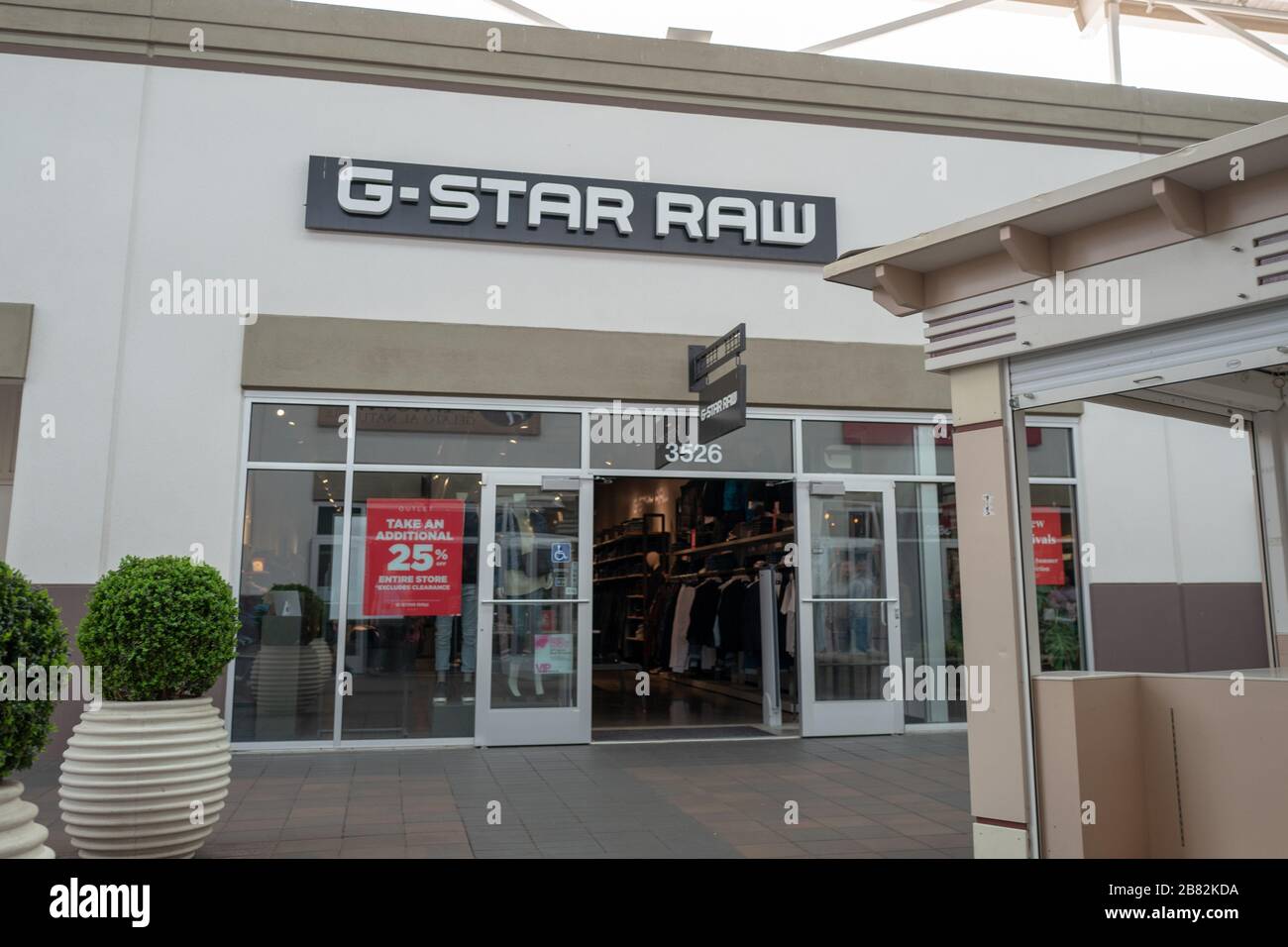 G star raw hi-res stock photography and images - Alamy