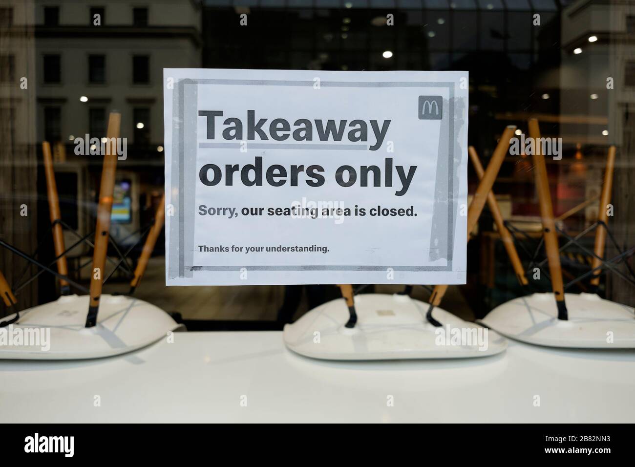 London, UK.19 March 2020. Notice at entrance to McDonalds fast food outlet informing customers of  takeaway orders only. Stock Photo
