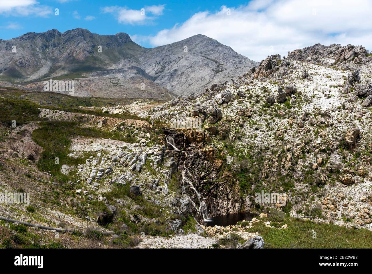 Kogelberg, western Cape, South Africa. Dec 2019. Waterfall draining into a small waterhole. Stock Photo