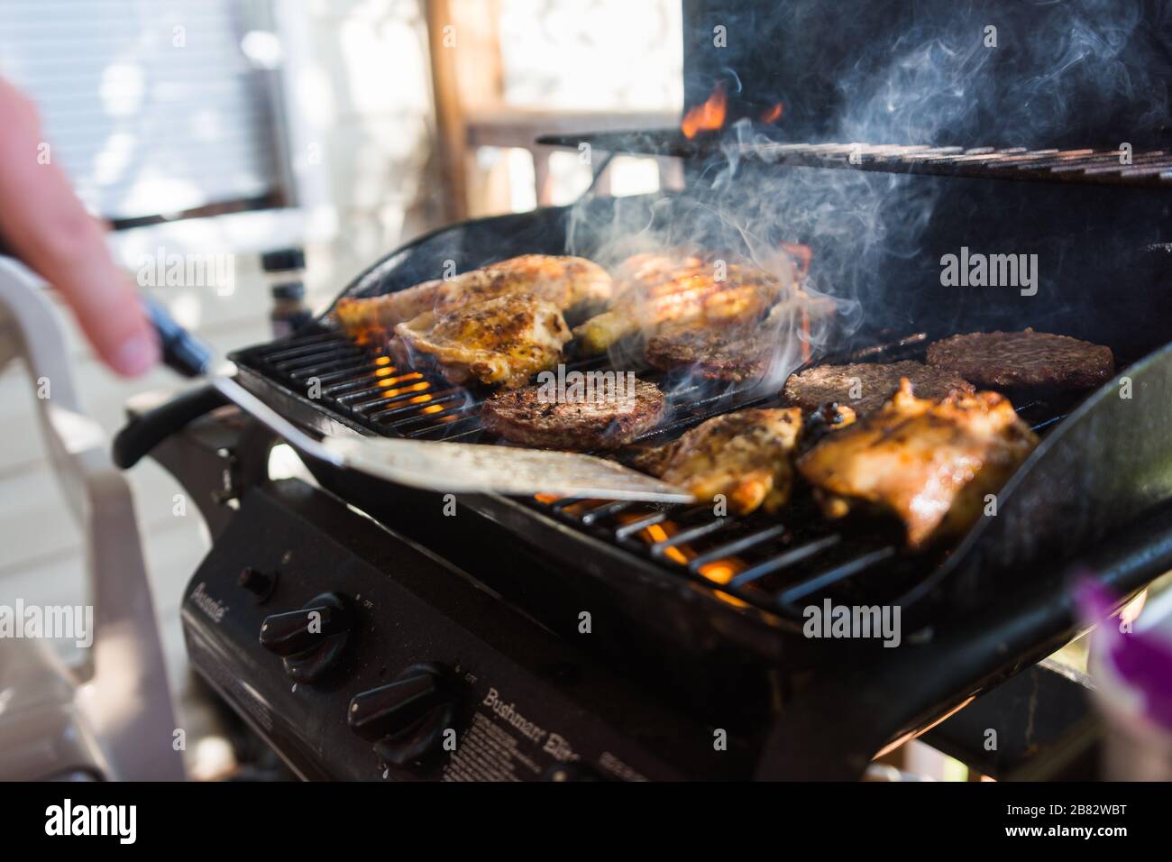 A bush camp bbq grill hi-res stock photography and images - Alamy