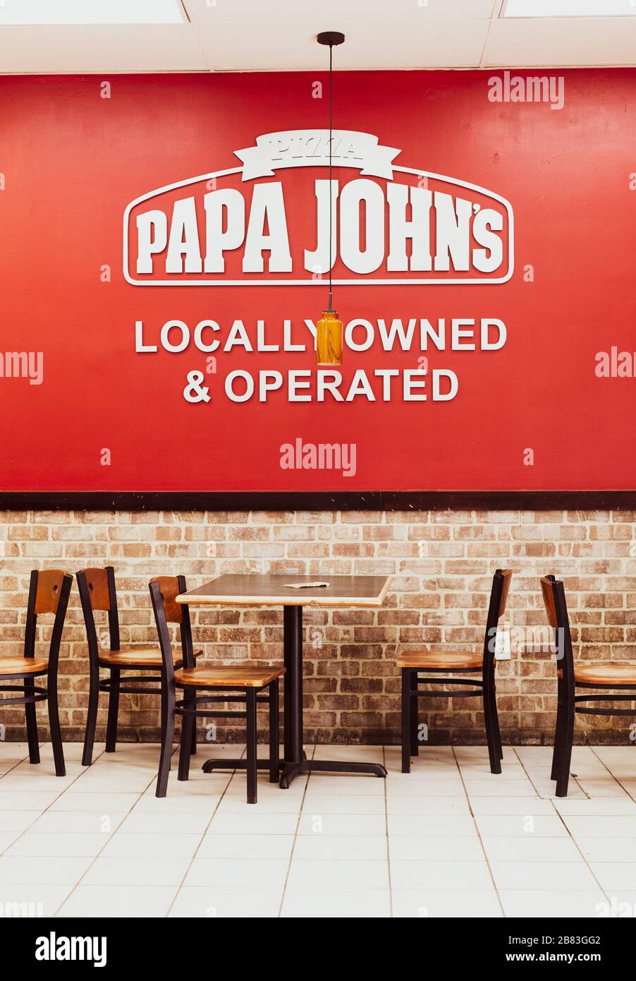 Foto de Papa Johns Pizza Na Caixa No Fundo Branco e mais fotos de