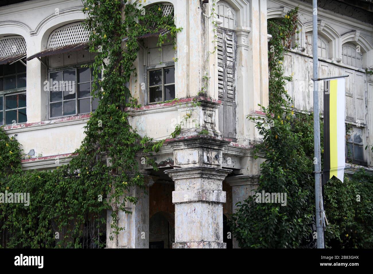 Historic architecture and Flag of Perak in the Malaysian city of Ipoh Stock Photo