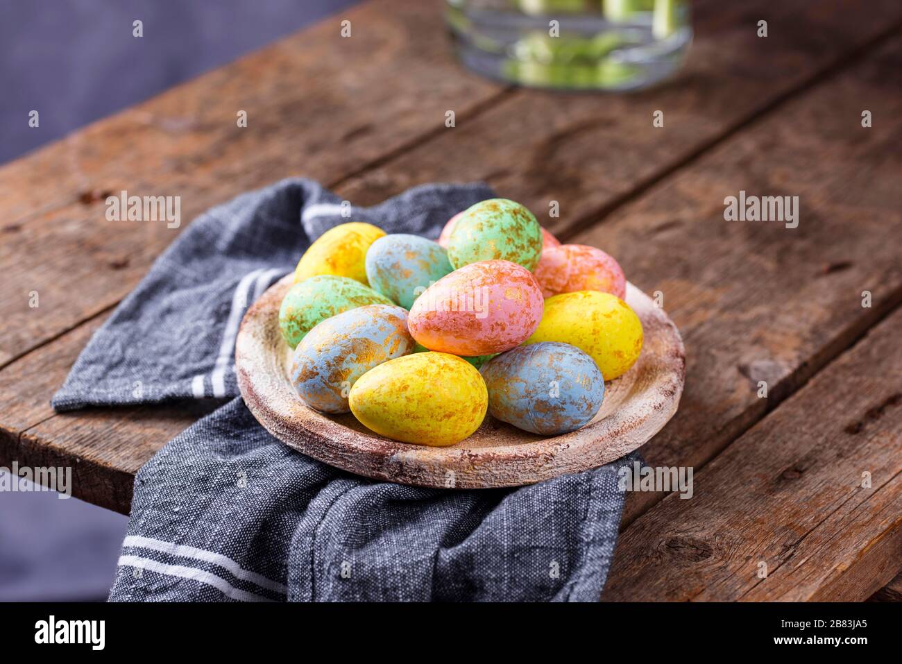 Easter background with tulips and eggs Stock Photo - Alamy