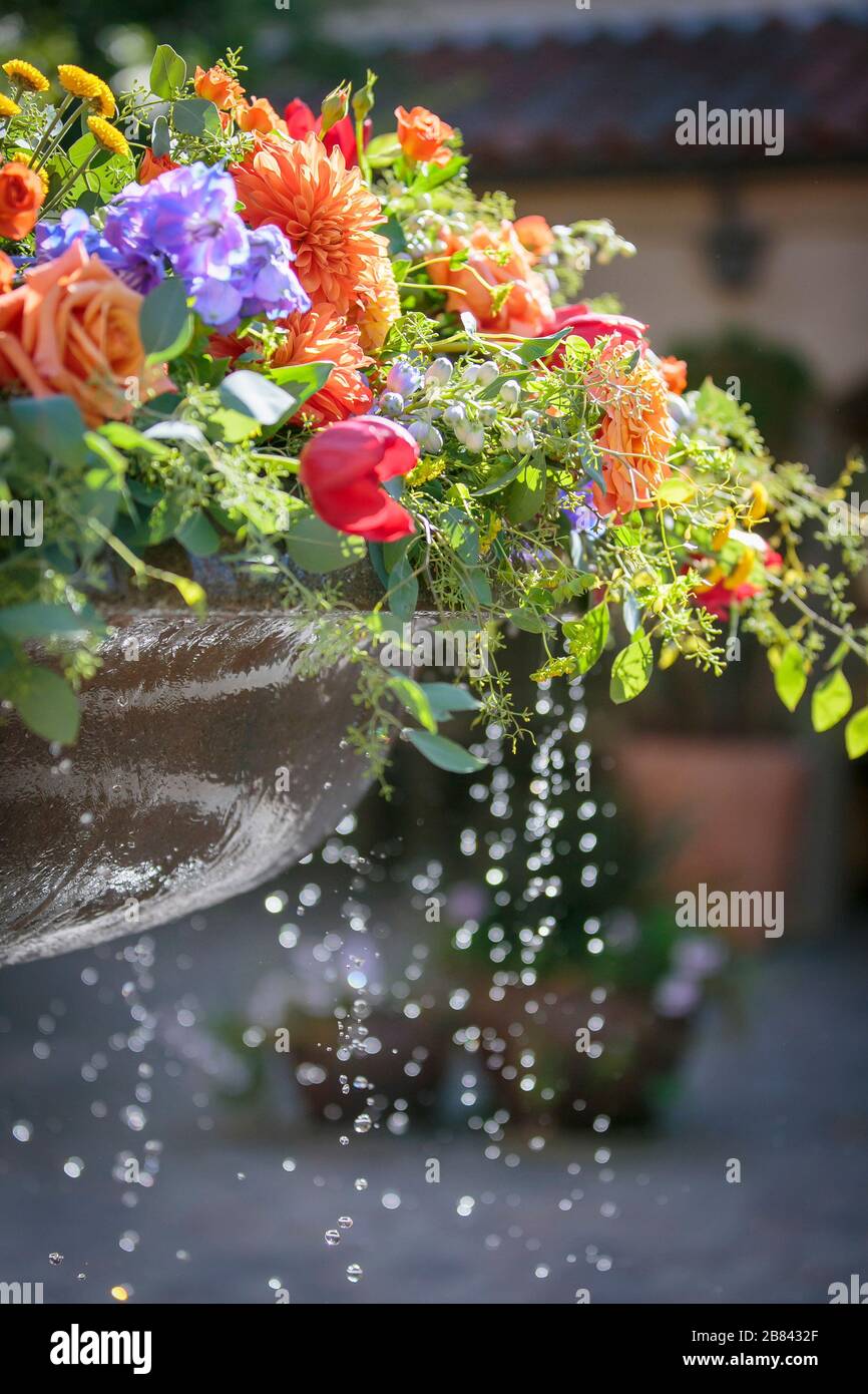 Cascading Wedding Bouquet High Resolution Stock Photography And Images Alamy