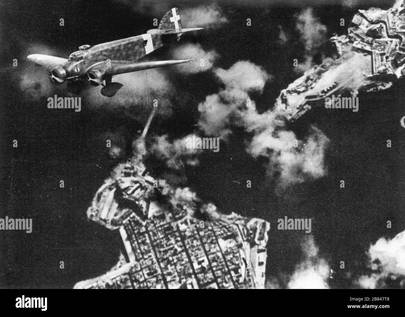 Italian bombing of the Grand Harbor, Malta, 19 June 1941 Stock Photo