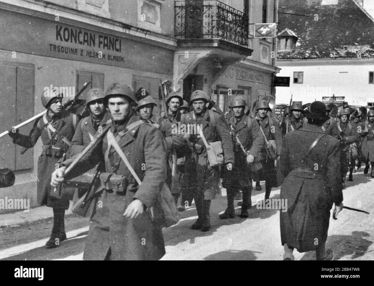 Italian Black Shirt battalion entering Yugoslavia -  The Italian invasion of Yugoslavia 6 - 18th April, 1941 Stock Photo