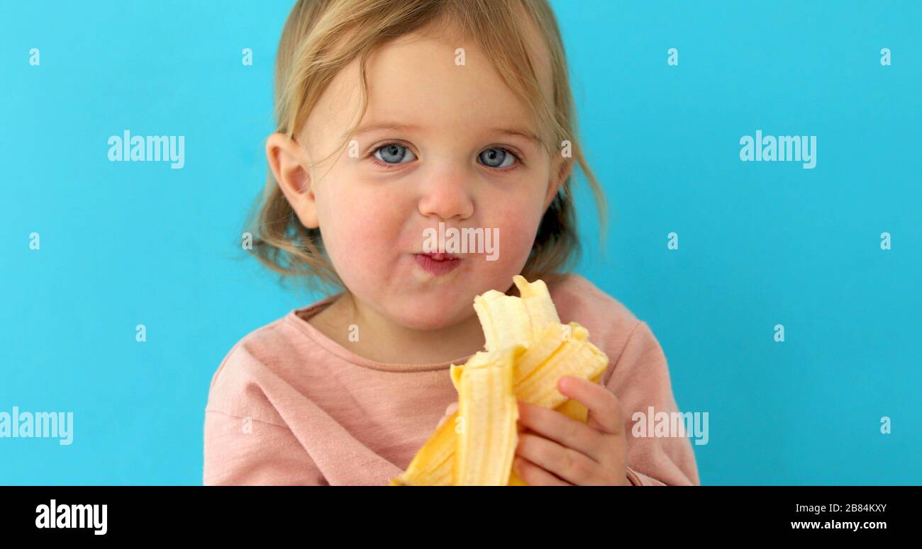 Girl with banana hi-res stock photography and images - Alamy