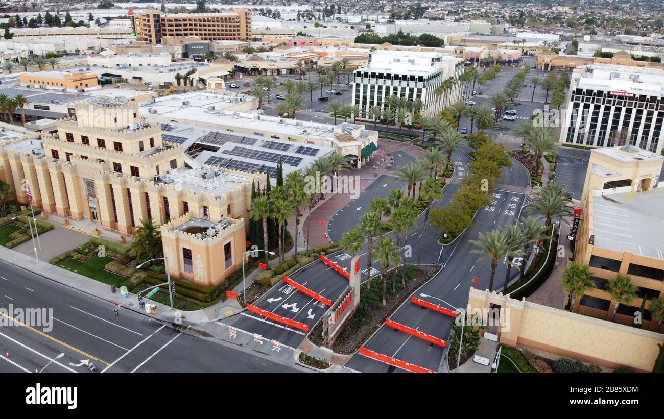 General overall aerial view of the closed South Coast Plaza, Thursday,  March 19, 2020, in Costa Mesa, Calif. amid the global coronvirus COVID-19  pandemic. (Photo by IOS/Espa-Images Stock Photo - Alamy