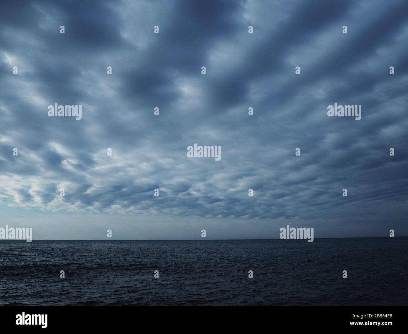 Deep blue sky over sea hi-res stock photography and images - Alamy