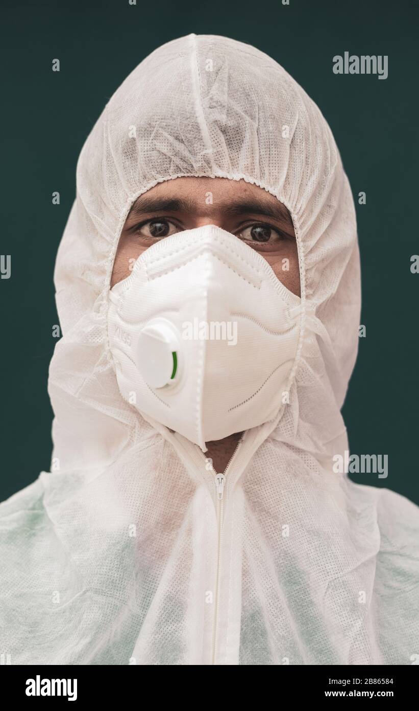 N95 mask doctor hi-res stock photography and images - Alamy