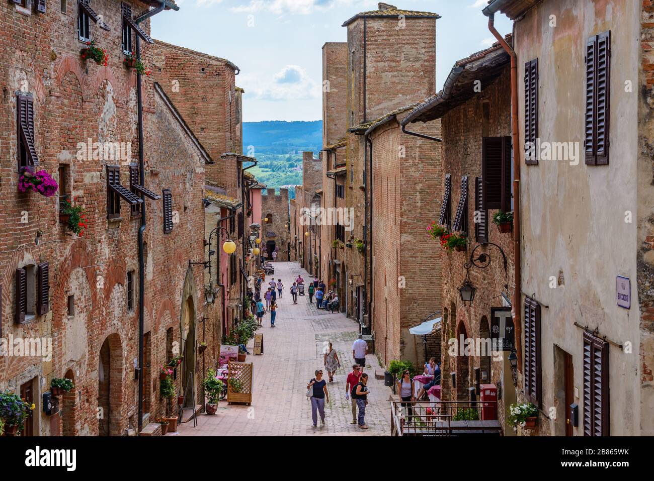 Certaldo, Tuscany / Italy: Via Giovanni Boccaccio - the main thoroughfare in the medieval upper part of town called Certaldo Alto Stock Photo - Alamy