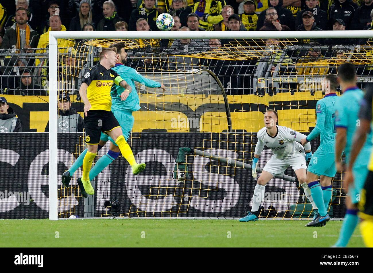 Dortmund, Signal-Iduna-Park, 17.09.19: Marco Reus (Borussia Dortmund) scheitert per Kopfball an Torwart Marc-Andre ter Stegen (FC Barcelona) im Spiel Stock Photo