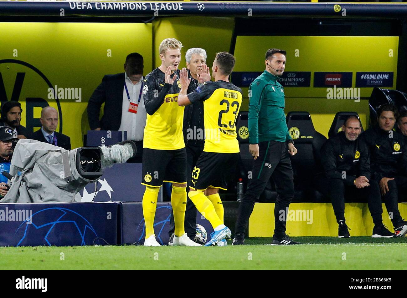 Dortmund, Signal-Iduna-Park, 17.09.19: Paco Alcacer (Borussia Dortmund) wird für Shinji Kagawa (Borussia Dortmund) eingewechselt im Spiel der 1. Bunde Stock Photo