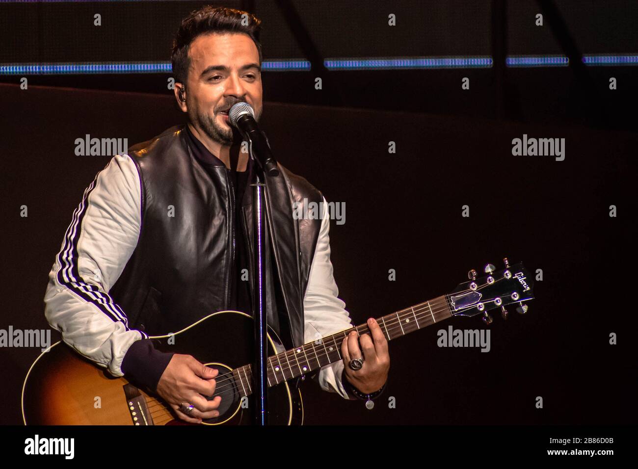 universal mardi gras luis fonsi universal orlando resort 16 mar