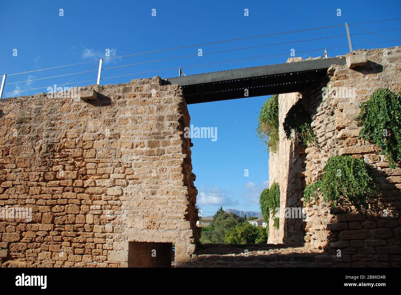 A walkway bridge on top of the medieval fortified wall at Alcudia Old Town on the Spanish island of Majorca. Stock Photo