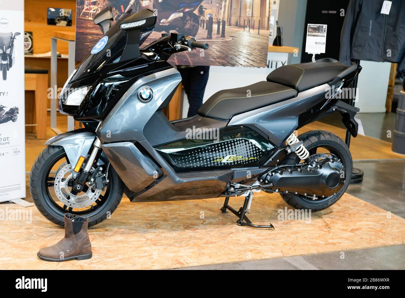 Bordeaux Aquitaine France 02 11 2020 Bmw C Evolution Electric Scooter Motorbike In Dealership Showroom Stock Photo Alamy