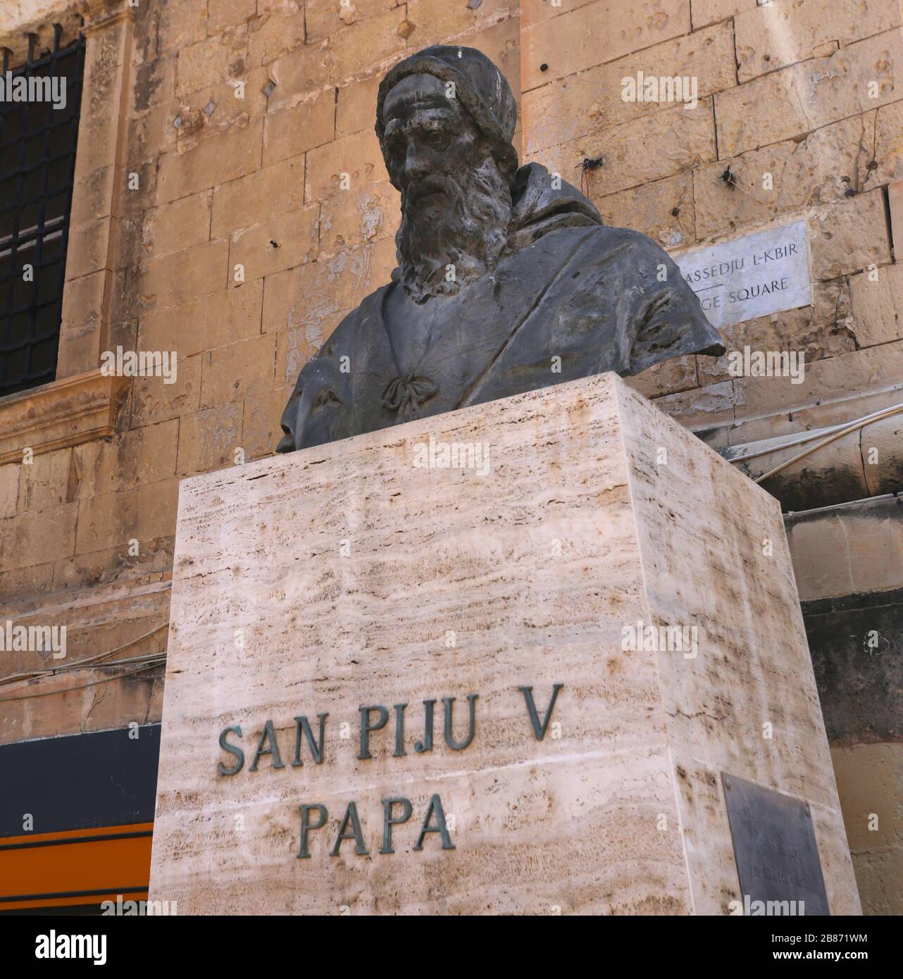 Valletta. Malta. Old Town. The bronze bust of pope Pius V, patron saint of Malta on Republic Street. Stock Photo