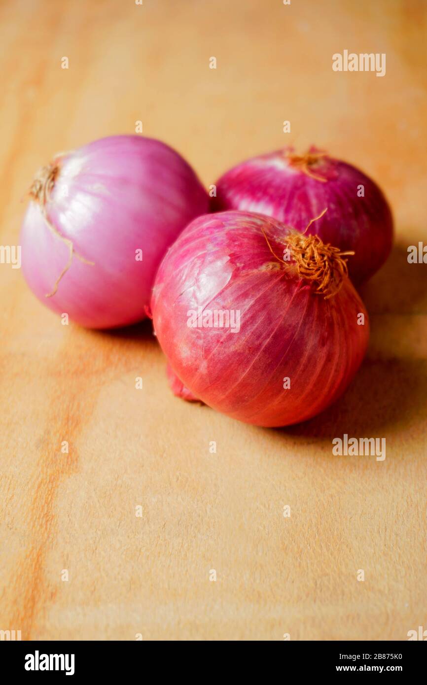 Three fresh onions hi-res stock photography and images - Alamy