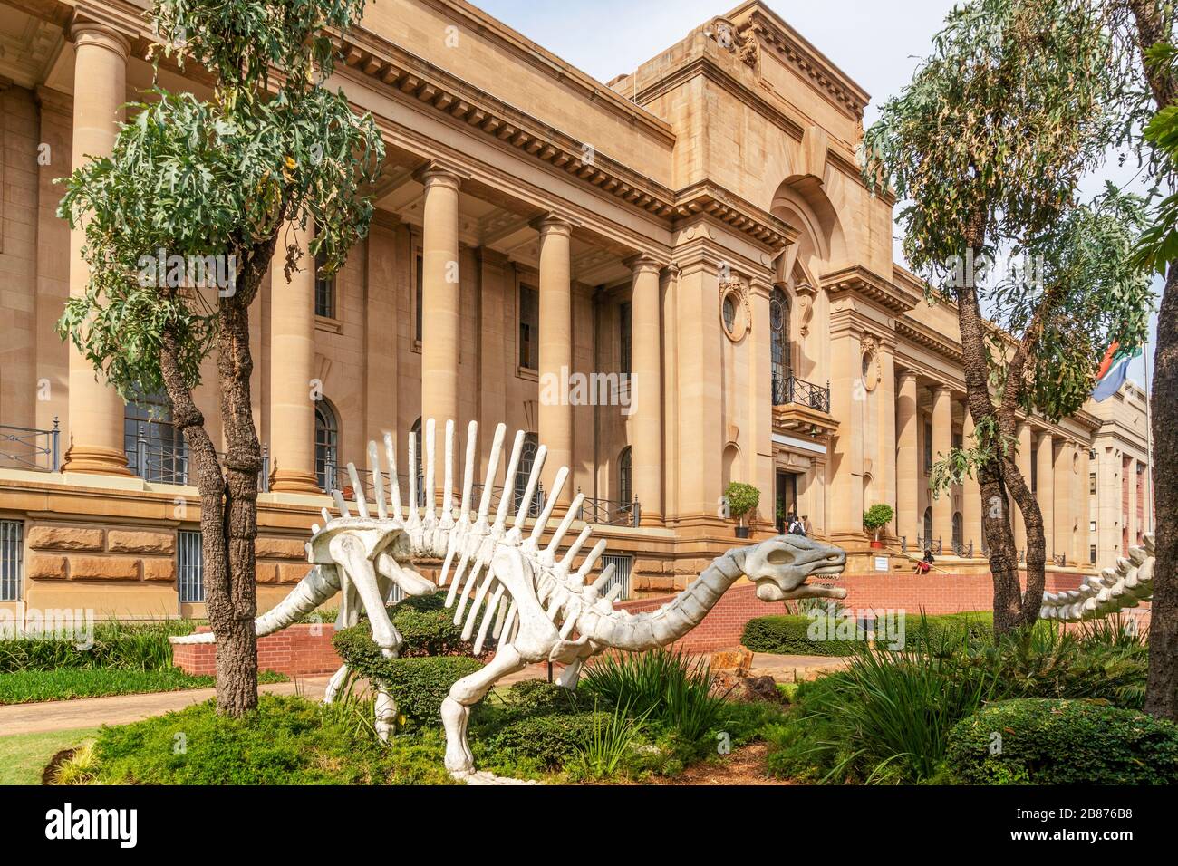 Big, white sceleton in front of National museum of natural history in ...