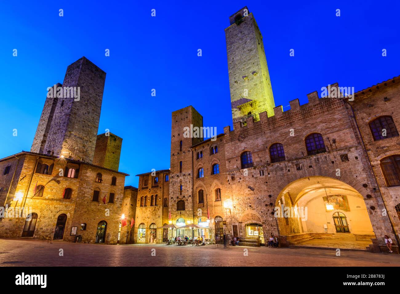 San Gimignano, Tuscany: The Salvucci Towers (Torri dei Salvucci), Palazzo Vecchio del Podestà, Torre Rognosa and other buildings in Piazza del Duomo. Stock Photo
