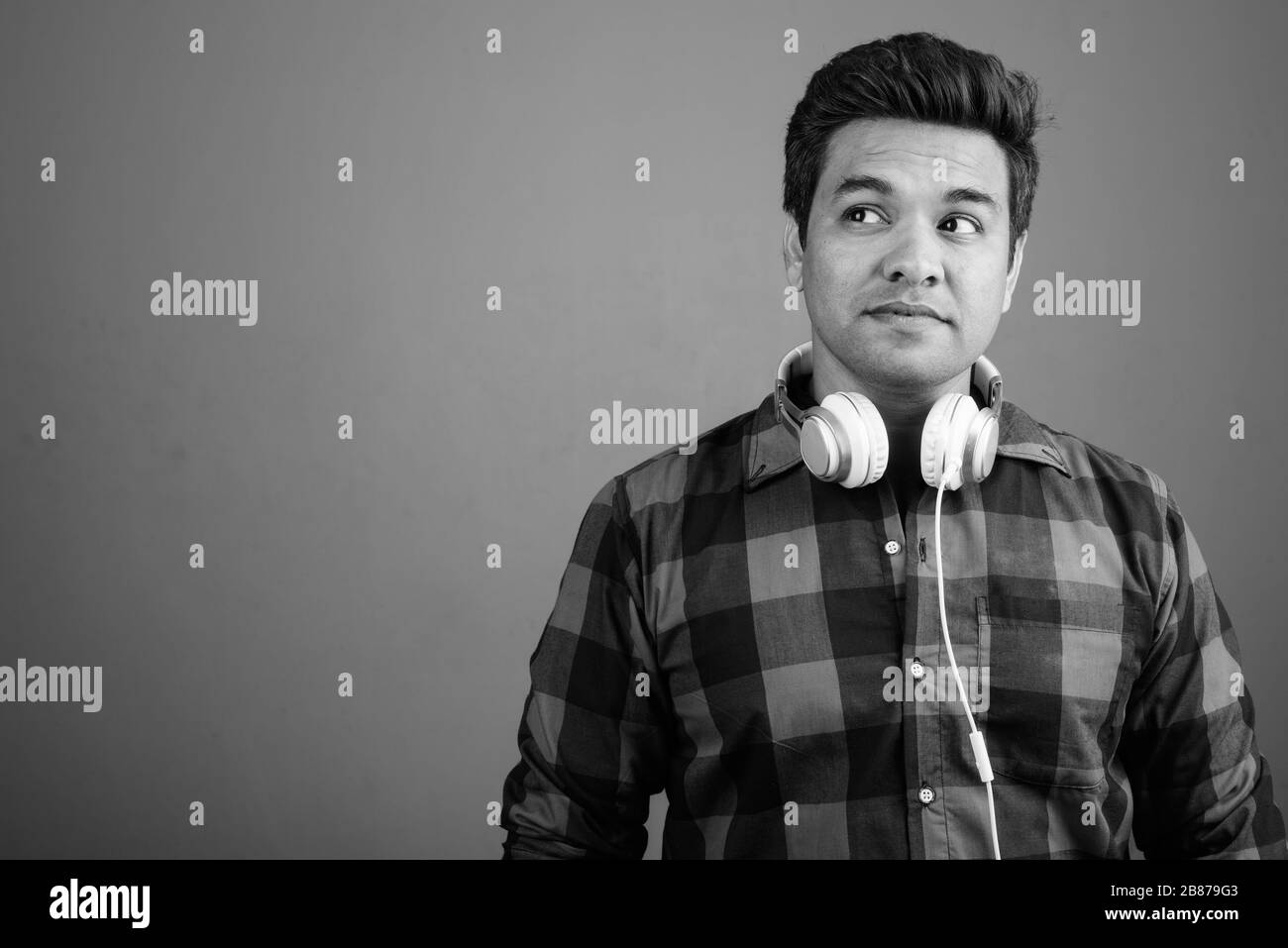 Indian music headphones listening Black and White Stock Photos & Images ...