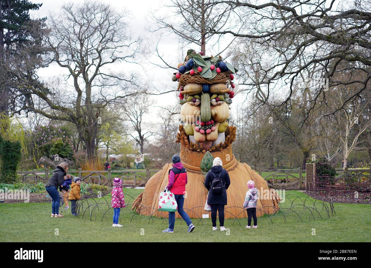 Families look at a sculpture at RHS Garden Wisley in Surrey Stock Photo ...