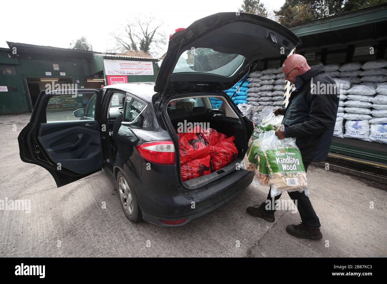 Loading a car hires stock photography and images Alamy