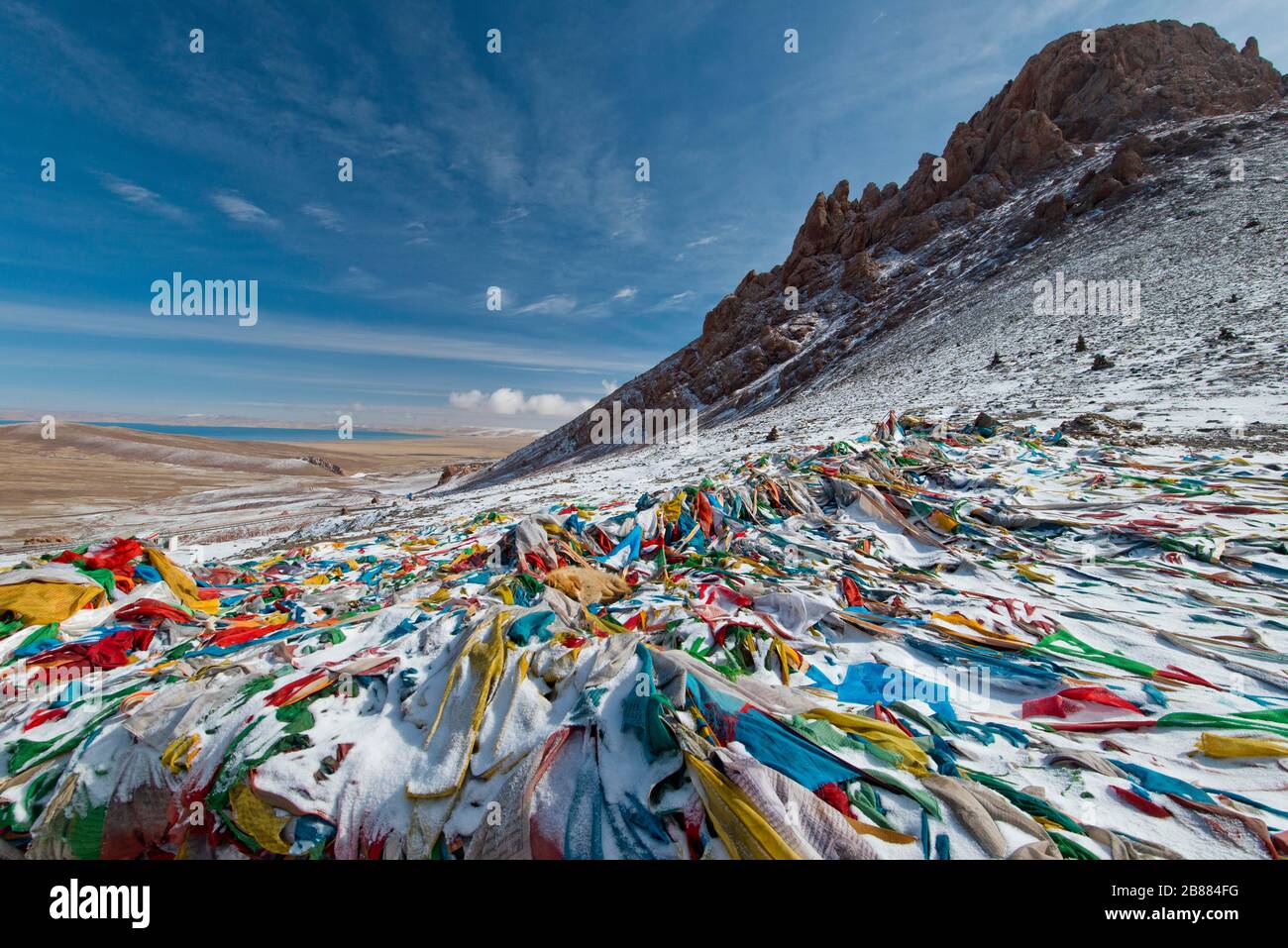 Prayer flags at Lachen la Pass, 5186 m, on the way to the holy Namtso Lake, Tibet, China Stock Photo