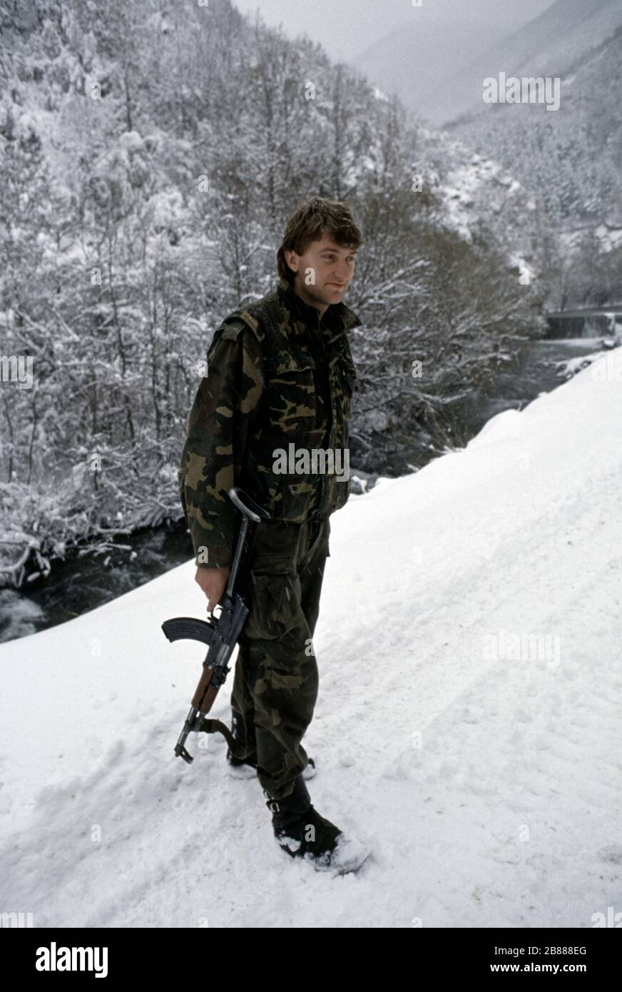 21st January 1994 During the war in central Bosnia: a Bosnian Muslim policeman with his Zastava M70 assault rifle just north of Gornji Vakuf. Stock Photo