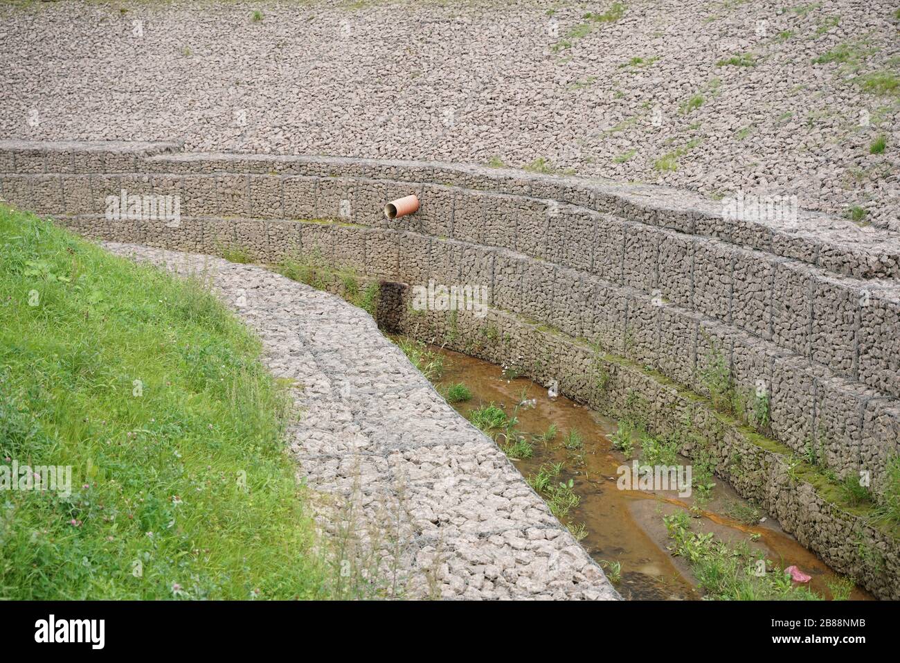 Caged riprap hi-res stock photography and images - Alamy