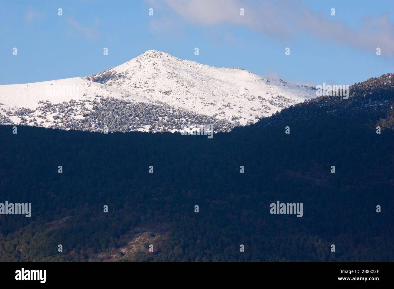 Montón de trigo snow-clad mountain in Cercedilla, Guadarrama National Park Stock Photo