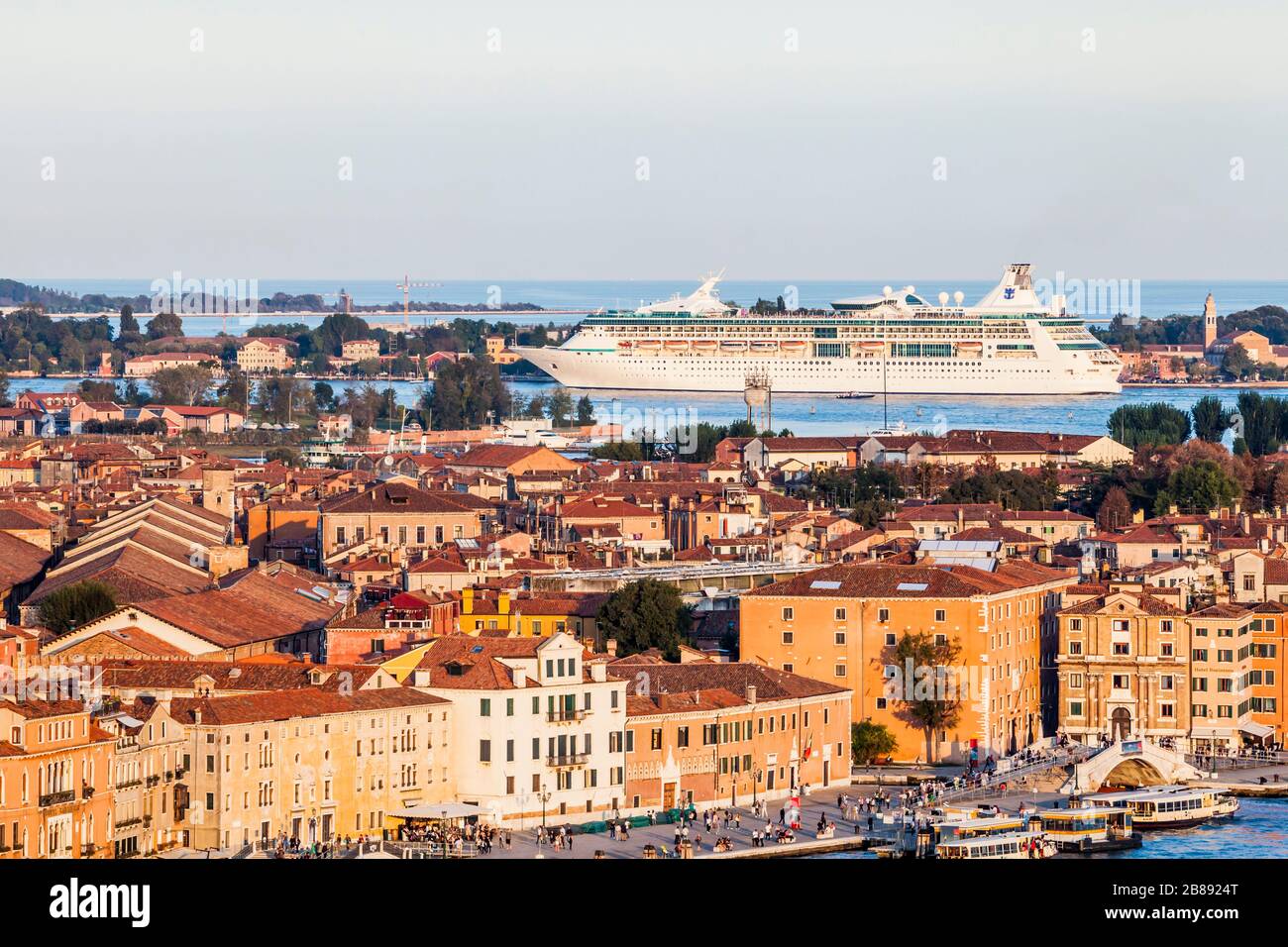 Large cruise ship dwarfing hi-res stock photography and images - Alamy
