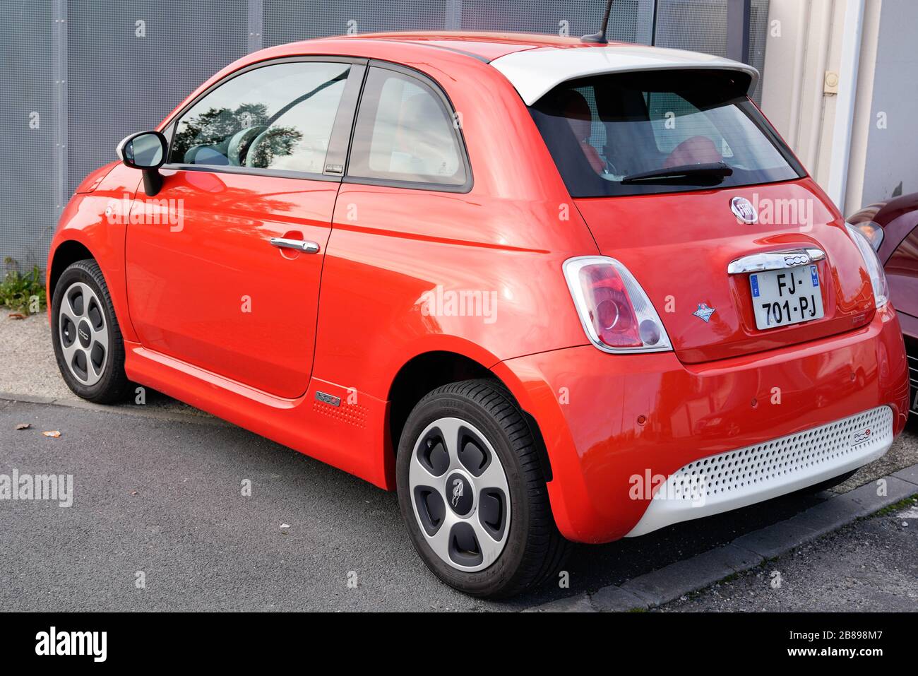 Fiat 500e hi-res stock photography and images - Alamy