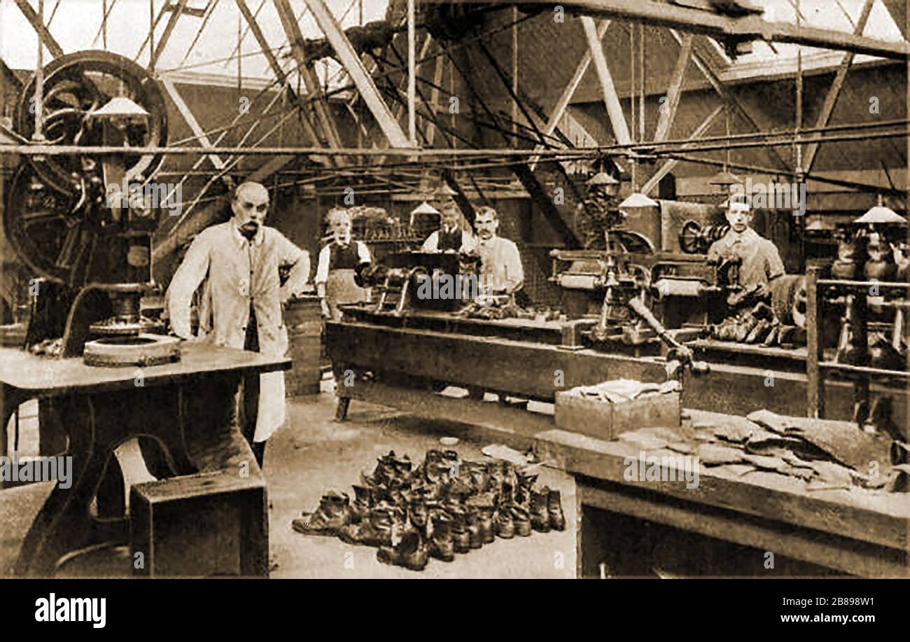 Huddersfield Industrial Society 1800's - A photograph of the shoe and boot repairing department at  Buxton Road, Huddersfield Stock Photo
